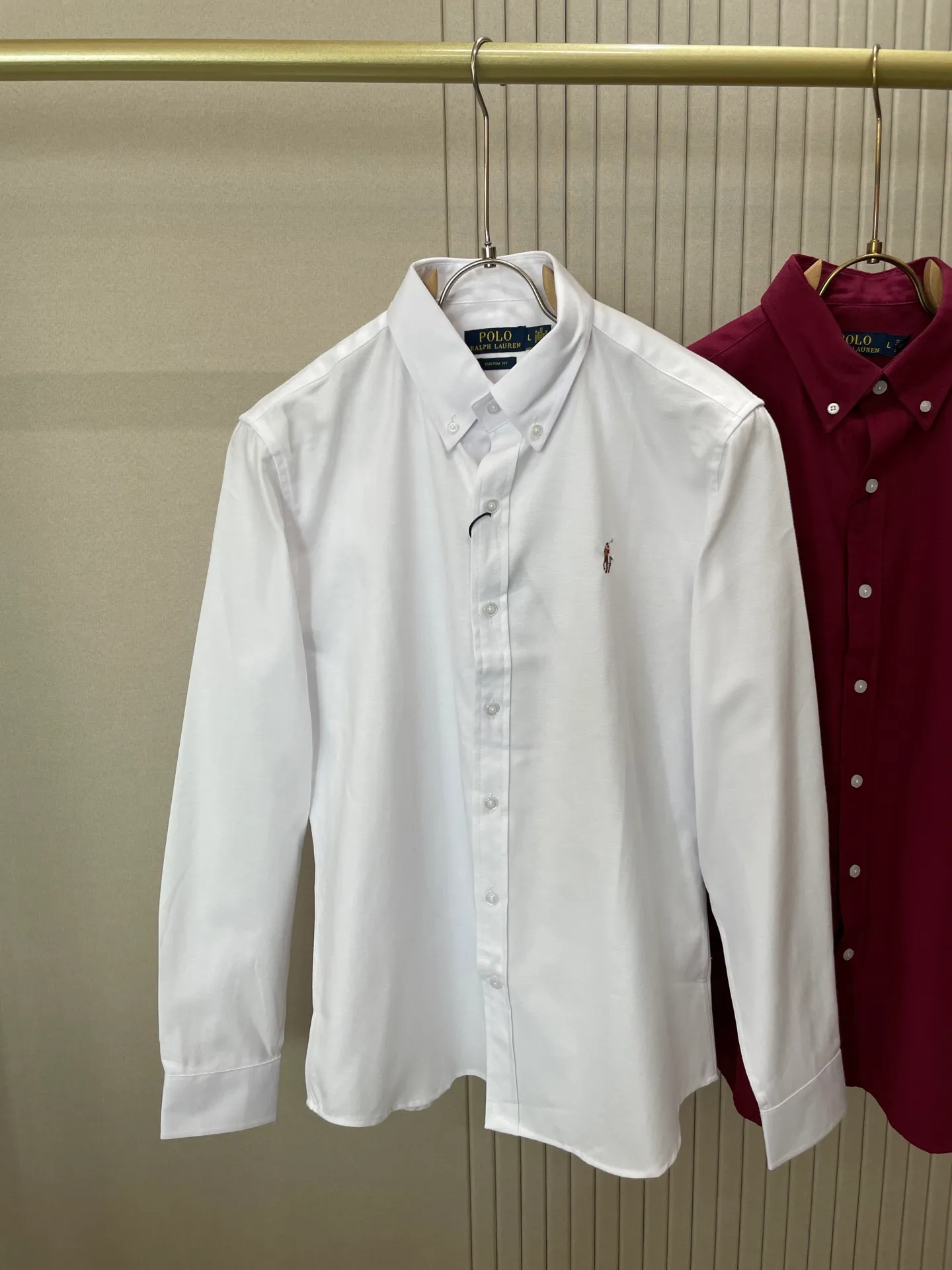 P220 🌸🌸🌸 POLO Ralph Lauren [High Quality] Classic shirt! Classic casual shirt made of pure cotton fabric with unique design, simple, clean and classic version design. It is a versatile style that can be switched at will. The fabric feels soft and delicate, highly breathable, close to the skin and comfortable to wear. It can be worn alone as an inner layer. Its versatile performance is beyond your imagination! The upper body of the ready-to-wear is simple and classic yet elegant! Size:M-XXL